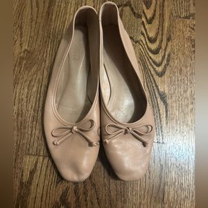 schutz Arissa Flat in honey. Gently worn. Size 8.5